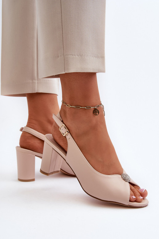 Elegantiško stiliaus basutės su kulniukais su ornamentais smėlio spalvos Trasea Elegantiško stiliaus basutės su kulniukais su ornamentais smėlio spalvos Trasea