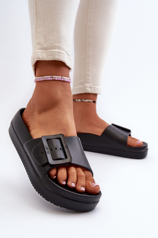 Lengvos šlepetės su platforma su sagtimis Big Star NN274A662 juodos spalvos Lengvos šlepetės su platforma su sagtimis Big Star NN274A662 juodos spalvos