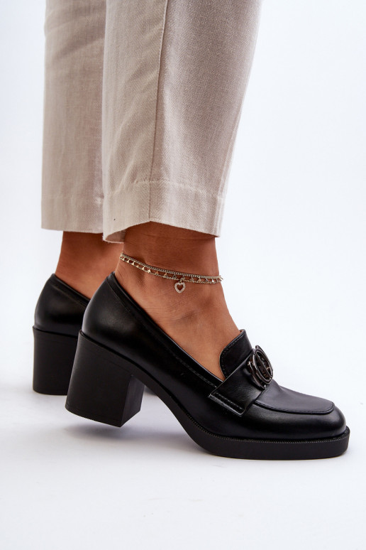 batai   su kulniukais su ornamentais juodos spalvos Nedarea