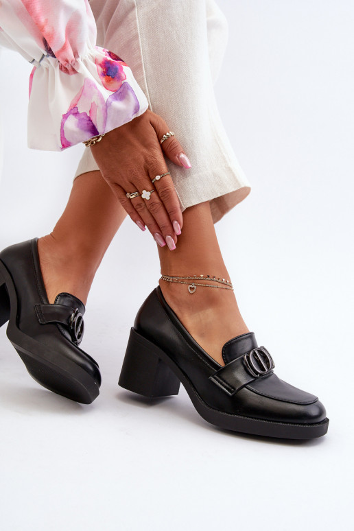 batai   su kulniukais su ornamentais juodos spalvos Nedarea