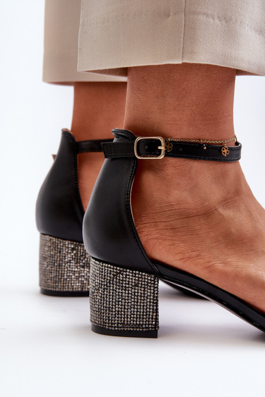 Moteriškos basutės iš eko odosZdobionym Obcasie juodos spalvos Wiatalia Moteriškos basutės iš eko odosZdobionym Obcasie juodos spalvos Wiatalia