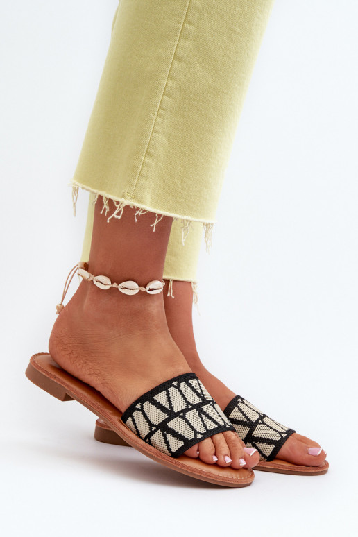 Moteriškos šlepetės su plačiais kulniukais juodos spalvos Traivea Moteriškos šlepetės su plačiais kulniukais juodos spalvos Traivea