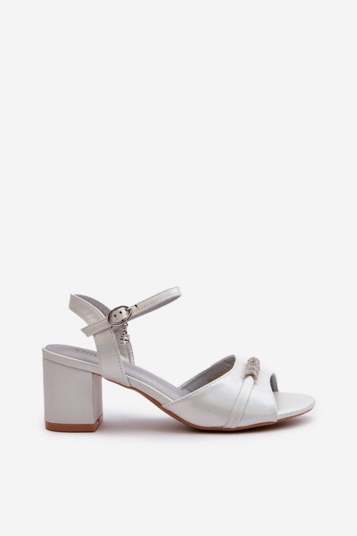 Moteriškos basutės Eko   su kulniukais su gražiomis detalėmis sidabro spalvos Narhi