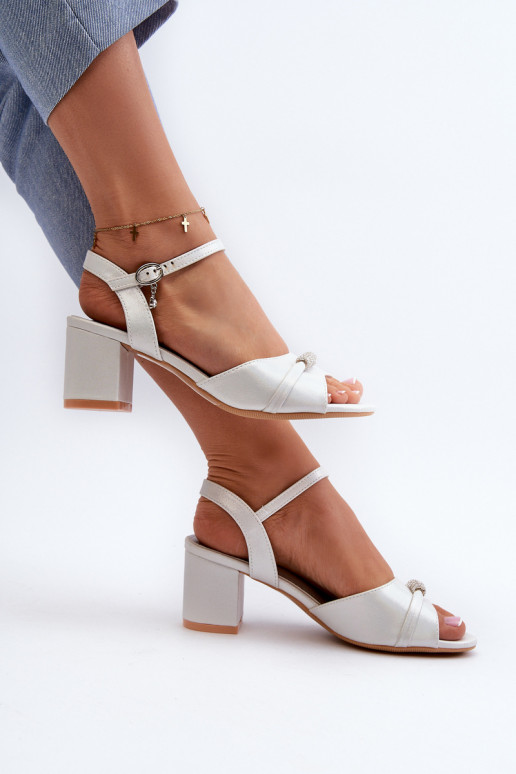 Moteriškos basutės Eko   su kulniukais su gražiomis detalėmis sidabro spalvos Narhi