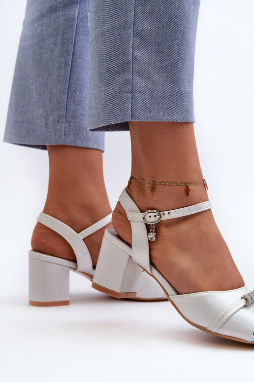 Moteriškos basutės Eko   su kulniukais su gražiomis detalėmis sidabro spalvos Narhi