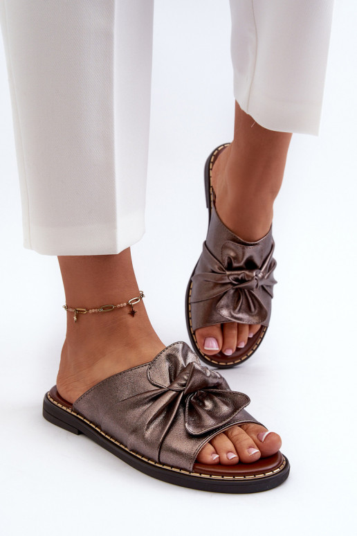 Moteriškos šlepetės su plačiais kulniukais varinės spalvos Nelvira Moteriškos šlepetės su plačiais kulniukais varinės spalvos Nelvira