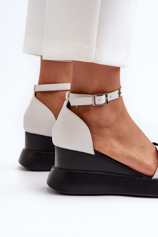 Moteriškos basutės su platforma I Koturnie su gėlėmis baltos spalvos Foviana Moteriškos basutės su platforma I Koturnie su gėlėmis baltos spalvos Foviana