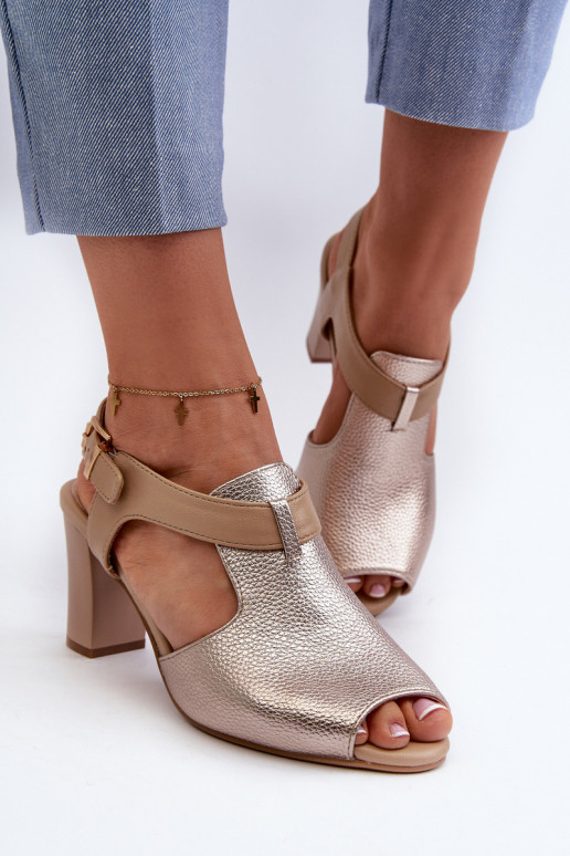 Moteriškos aukštakulnės basutės iš eko odos aukso spalvos Queenmarie Moteriškos aukštakulnės basutės iš eko odos aukso spalvos Queenmarie