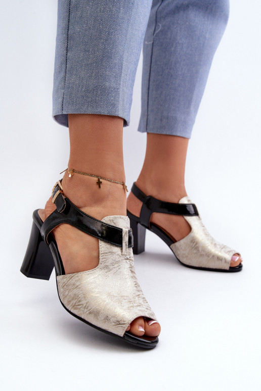 Moteriškos aukštakulnės basutės iš eko odos aukso-juodos spalvos Queenmarie Moteriškos aukštakulnės basutės iš eko odos aukso-juodos spalvos Queenmarie