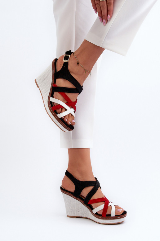 Platforminės basutės su dirželiais juodos spalvos Ellen Platforminės basutės su dirželiais juodos spalvos Ellen