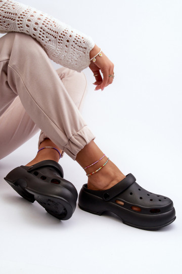 Lengvos šlepetės Moteriškos šlepetės su madingais masyviais padais juodos spalvos Danollia 2