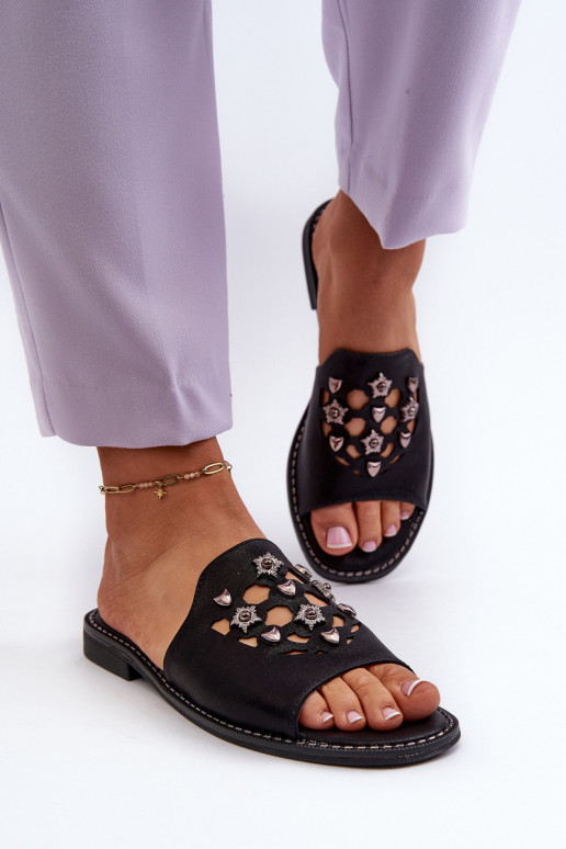 su blizgesiu Moteriškos basutės su gražiomis detalėmis S.Barski KV27-063 juodos spalvos