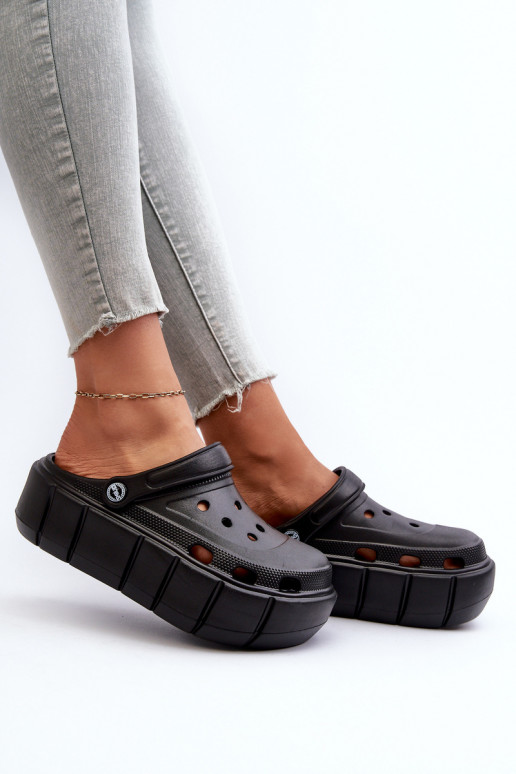 Lengvos šlepetės Moteriškos šlepetės su platforma juodos spalvos Itubia