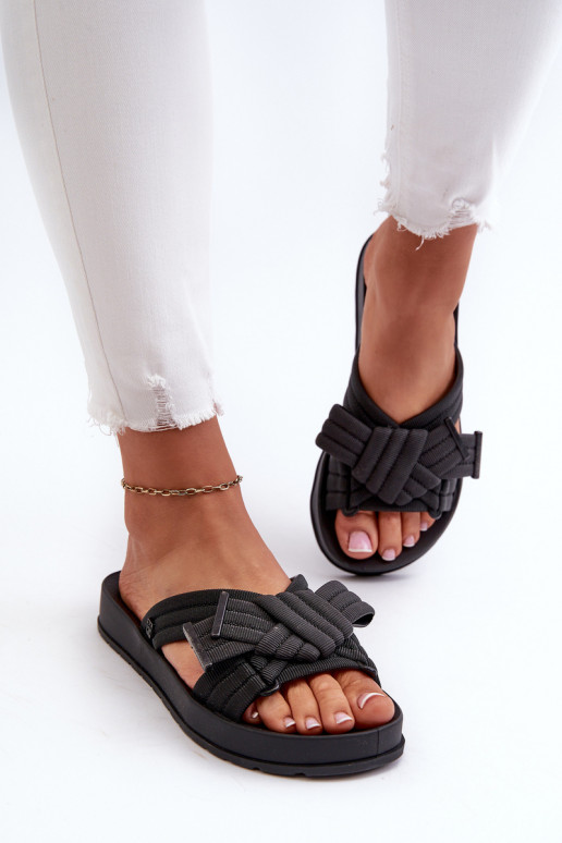 Moteriškos šlepetės   LL285096 juodos spalvos Moteriškos šlepetės   LL285096 juodos spalvos