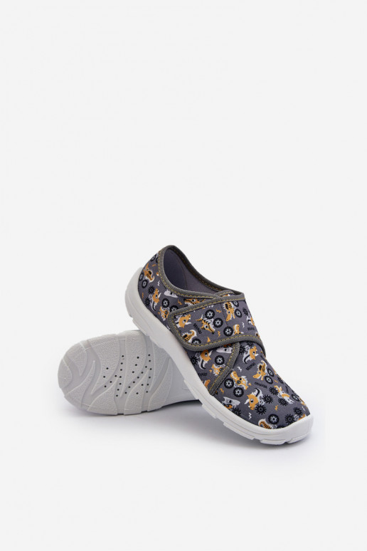 Patogios šlepetės berniukų su lipniais užsegimais Befado 974Y552 pilkos spalvos Patogios šlepetės berniukų su lipniais užsegimais Befado 974Y552 pilkos spalvos