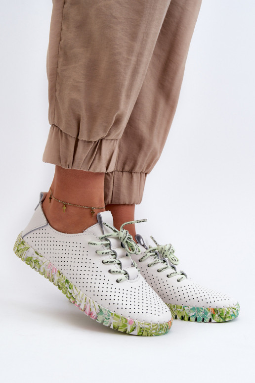 Sznurowe batai    baltos spalvos Farnalea Sznurowe batai    baltos spalvos Farnalea