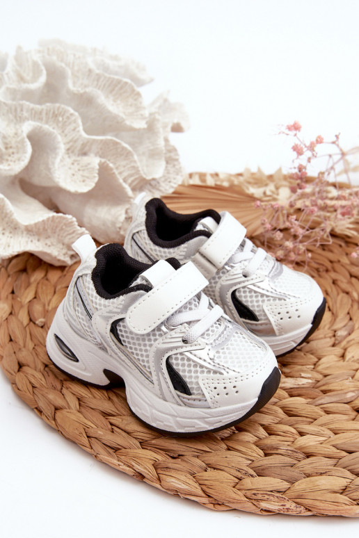Vaikiški sportiniai bateliai Sneakers modelio batai su lipniais užsegimais Baltos-juodos spalvos Ephona Vaikiški sportiniai bateliai Sneakers modelio batai su lipniais užsegimais Baltos-juodos spalvos Ephona