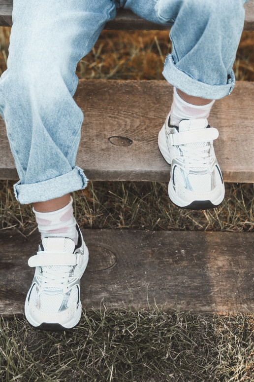 Vaikiški sportiniai bateliai Sneakers modelio batai su lipniais užsegimais Baltos-juodos spalvos Ephona Vaikiški sportiniai bateliai Sneakers modelio batai su lipniais užsegimais Baltos-juodos spalvos Ephona