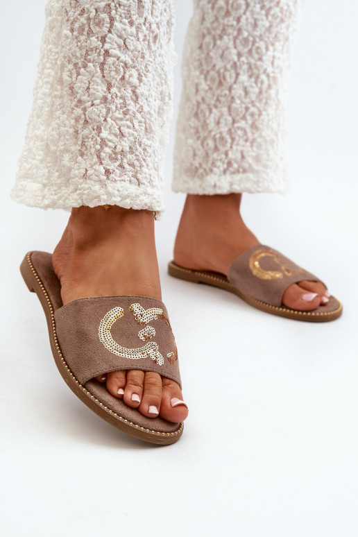 Moteriškas butas Šlepetės su blizgančiais žvyneliais S.Barski KV27-052 rudos spalvos Moteriškas butas Šlepetės su blizgančiais žvyneliais S.Barski KV27-052 rudos spalvos