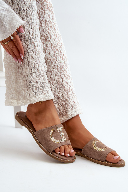 Moteriškas butas Šlepetės su blizgančiais žvyneliais S.Barski KV27-052 rudos spalvos Moteriškas butas Šlepetės su blizgančiais žvyneliais S.Barski KV27-052 rudos spalvos