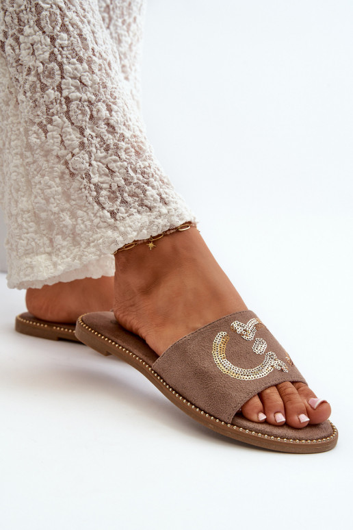 Moteriškas butas Šlepetės su blizgančiais žvyneliais S.Barski KV27-052 rudos spalvos Moteriškas butas Šlepetės su blizgančiais žvyneliais S.Barski KV27-052 rudos spalvos