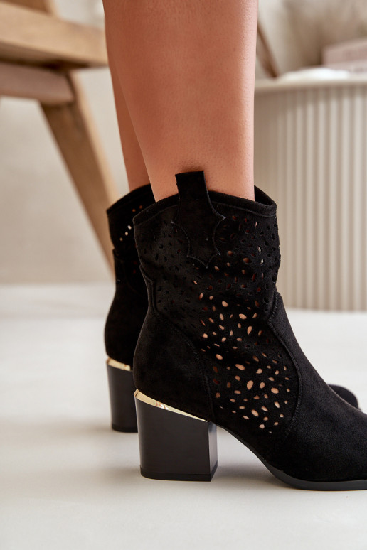 Ažūriniai aulinukai su kulniukais Z iš eko zomšosu Užsegamos Į Pilį juodos spalvos Sevana Ažūriniai aulinukai su kulniukais Z iš eko zomšosu Užsegamos Į Pilį juodos spalvos Sevana