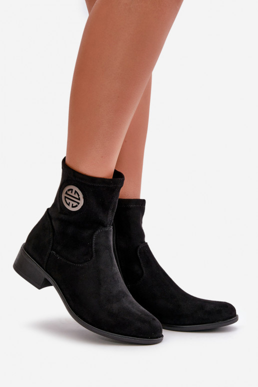 Moteriški aulinukai Užsegamos Į Pilį Su puošniais Detalem iš eko zomšosoĮe juodos spalvos Lerioria Moteriški aulinukai Užsegamos Į Pilį Su puošniais Detalem iš eko zomšosoĮe juodos spalvos Lerioria