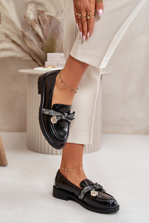 su lako efektu Moteriškas Mokasinai su kaspinais S.Barski HY42-331A juodos spalvos su lako efektu Moteriškas Mokasinai su kaspinais S.Barski HY42-331A juodos spalvos