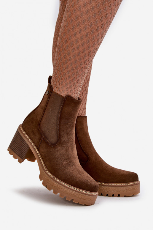 Moteriški aulinukai pašiltinti su kulniukais iš eko zomšosoĮe rudos spalvos Irissinae