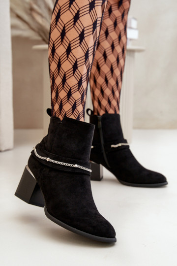 pašiltinti Moteriški aulinukai su grandinėlėmis iš eko zomšosoĮe juodos spalvos Hanalen