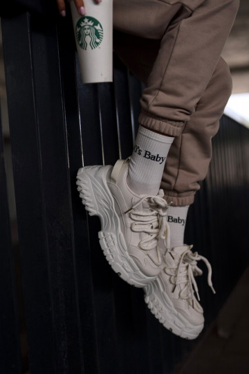 Sneakers modelio batai Moteriškas su madingais masyviais padais dramblio kaulo spalvos Nevela