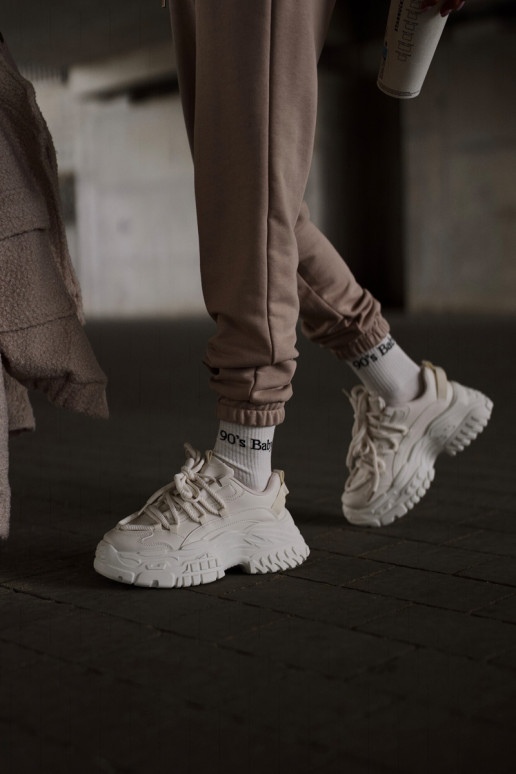 Sneakers modelio batai Moteriškas su madingais masyviais padais dramblio kaulo spalvos Nevela Sneakers modelio batai Moteriškas su madingais masyviais padais dramblio kaulo spalvos Nevela