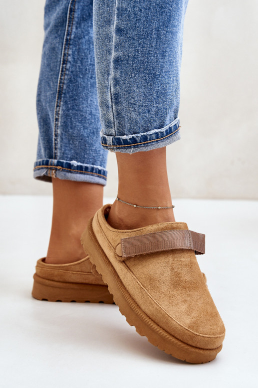 Moteriškas Šlepetės pašiltinti su kailiuku viduje su platforma rudos spalvos Azida