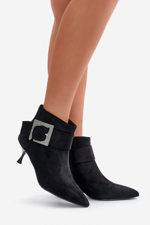 Moteriški aulinukai su plonais kulniukais dekoruoti su sagtimis juodos spalvos Nirilis