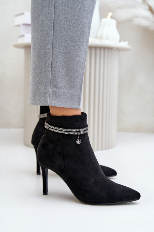 pašiltinti Aulinukai su plonais kulniukais su dekoruotais kulnais iš eko zomšosoĮe Vinceza 16469 juodos spalvos pašiltinti Aulinukai su plonais kulniukais su dekoruotais kulnais iš eko zomšosoĮe Vinceza 16469 juodos spalvos