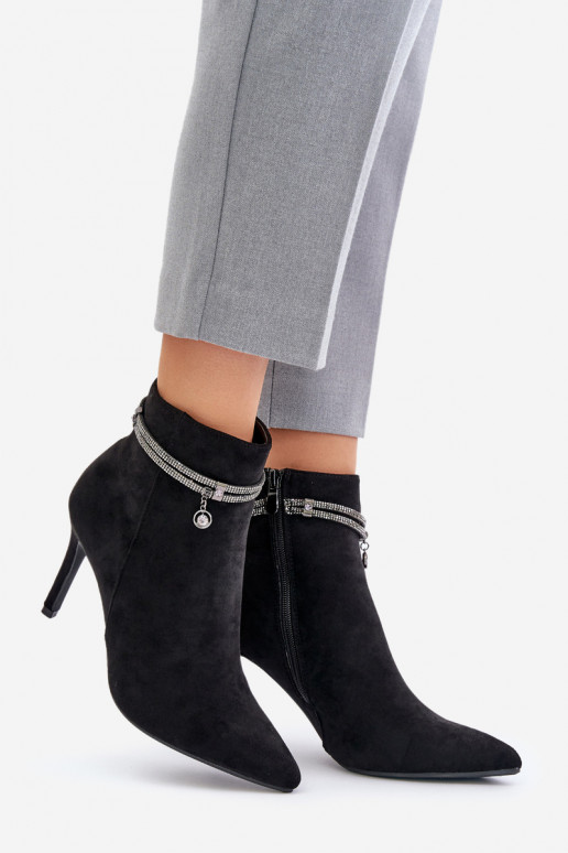 pašiltinti Aulinukai su plonais kulniukais su dekoruotais kulnais iš eko zomšosoĮe Vinceza 16469 juodos spalvos pašiltinti Aulinukai su plonais kulniukais su dekoruotais kulnais iš eko zomšosoĮe Vinceza 16469 juodos spalvos