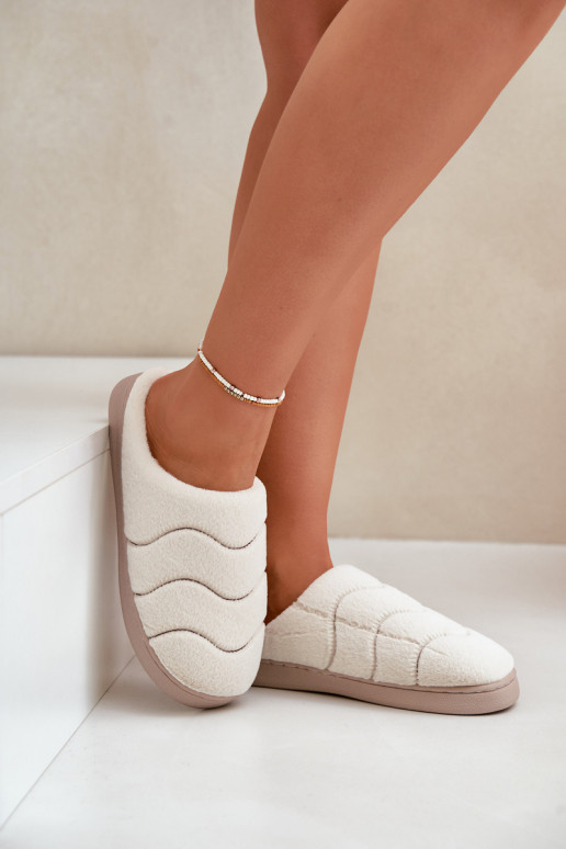 Šiltos šlepetės su kailiuku smėlio spalvos Vamirae Šiltos šlepetės su kailiuku smėlio spalvos Vamirae