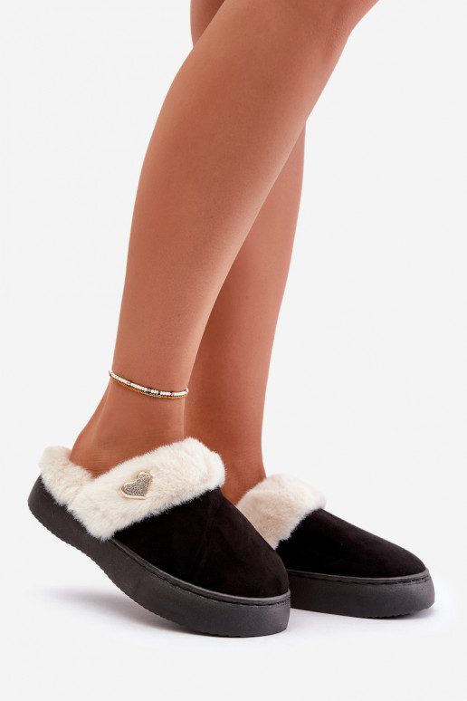 Šlepetės Moteriškas su kailiuku I Ozdobnym su širdelėmism juodos spalvos Otielo Šlepetės Moteriškas su kailiuku I Ozdobnym su širdelėmism juodos spalvos Otielo