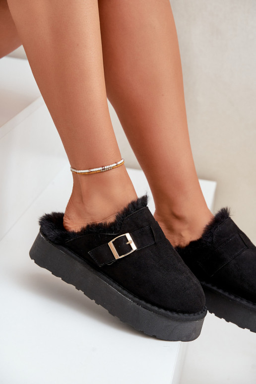 Šlepetės Moteriškas Ant storo pado su kailiuku I su sagtimis juodos spalvos Linneola