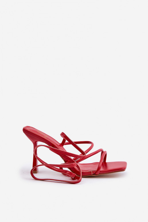 Stilingos basutės su plonais kulniukais su juostelėmis raudonos spalvos Saredi