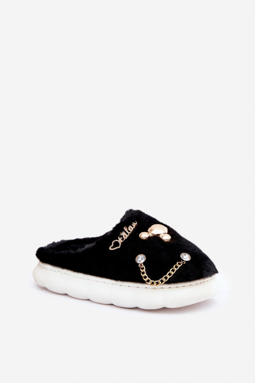 su kailiuku Šlepetės Z Przypinkami juodos spalvos Ivelfedi