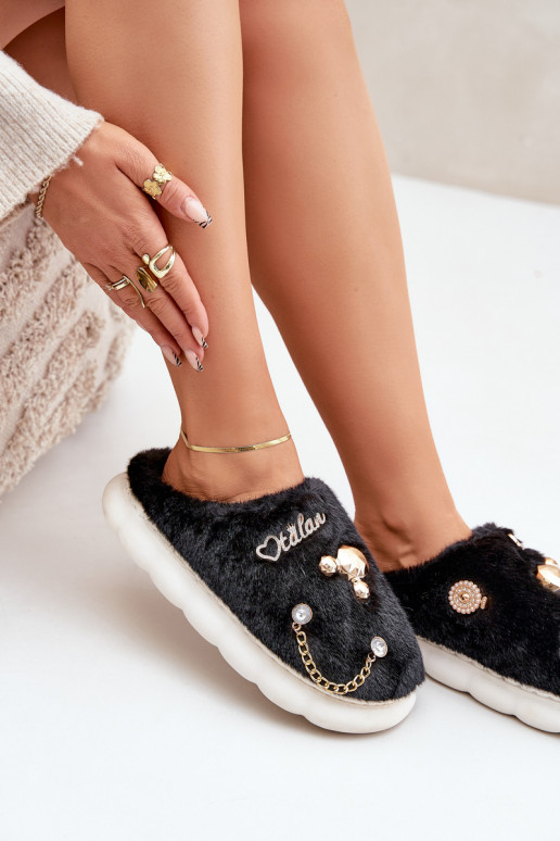 su kailiuku Šlepetės Z Przypinkami juodos spalvos Ivelfedi