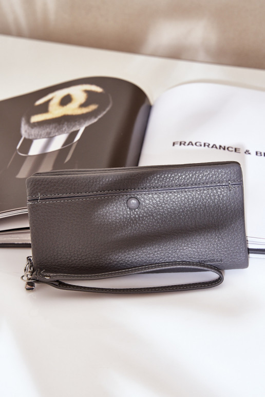 Didelė moteriška piniginė su įspaudu iš eko odos pilkos spalvos Tai turirtiel Didelė moteriška piniginė su įspaudu iš eko odos pilkos spalvos Tai turirtiel