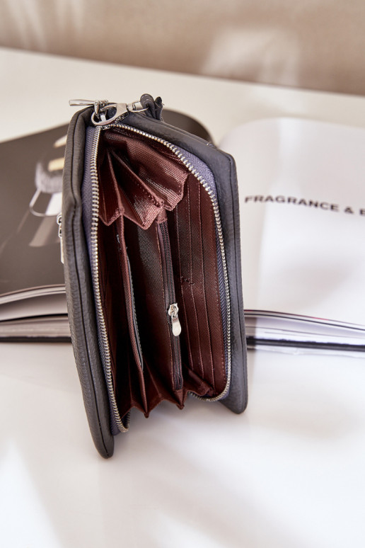 Didelė moteriška piniginė su įspaudu iš eko odos pilkos spalvos Tai turirtiel Didelė moteriška piniginė su įspaudu iš eko odos pilkos spalvos Tai turirtiel