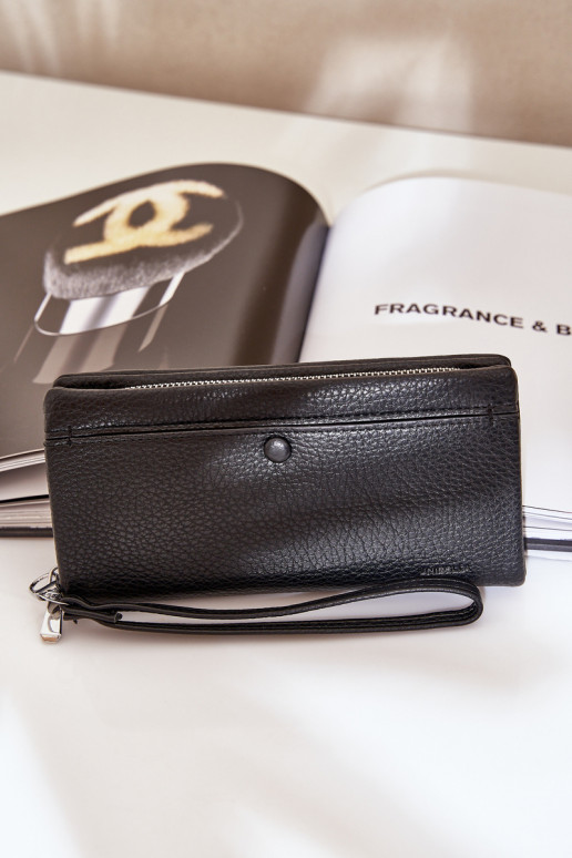 Didelė moteriška piniginė su įspaudu iš eko odos juodos spalvos Tai turirtiel Didelė moteriška piniginė su įspaudu iš eko odos juodos spalvos Tai turirtiel