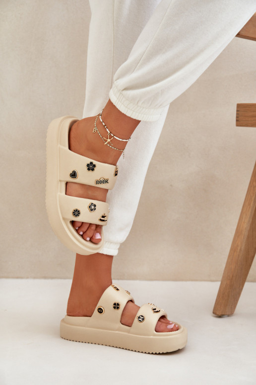 Lengvos šlepetės Moteriškos šlepetės Z Przypinkami smėlio spalvos Ravanala