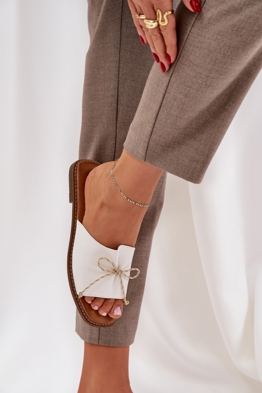 Šlepetės Ant plokščio pado dekoruoti Kokardką baltos spalvos Deonelis