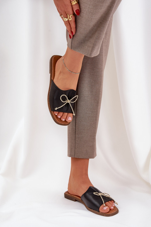 Šlepetės Ant plokščio pado dekoruoti Kokardką juodos spalvos Deonelis