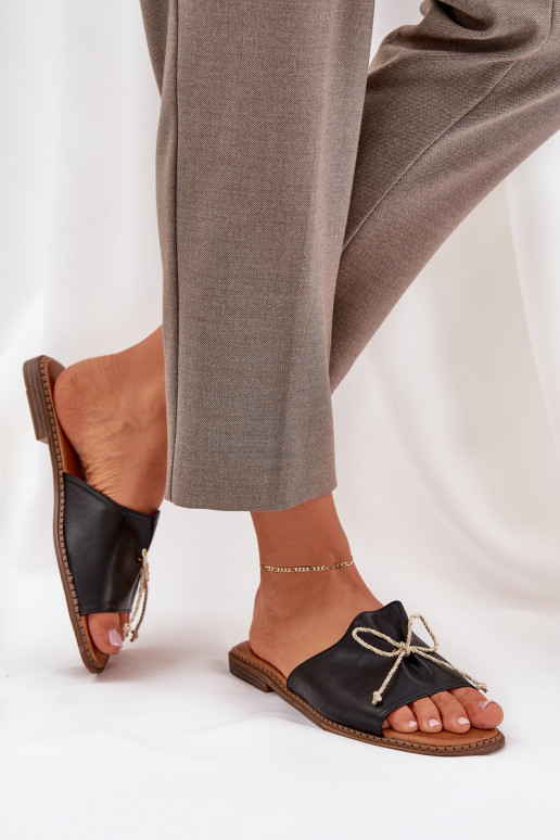 Šlepetės Ant plokščio pado dekoruoti Kokardką juodos spalvos Deonelis