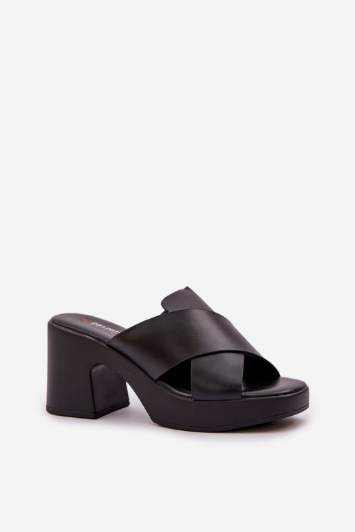 Lengvos šlepetės su kulniukais iš eko odos juodos spalvos Kacaria